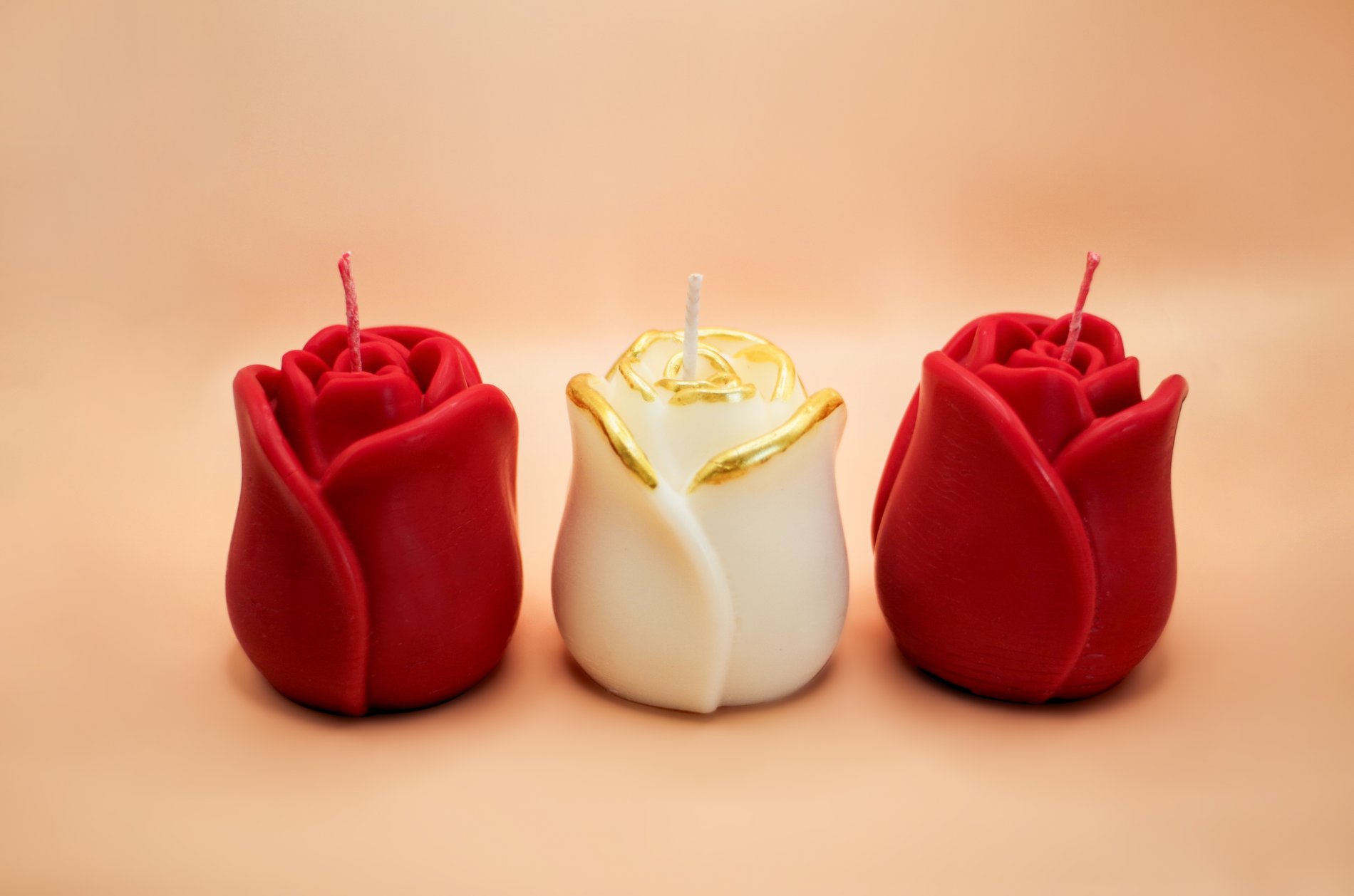 Deco Destiny rose candles in red and white with gold detailing